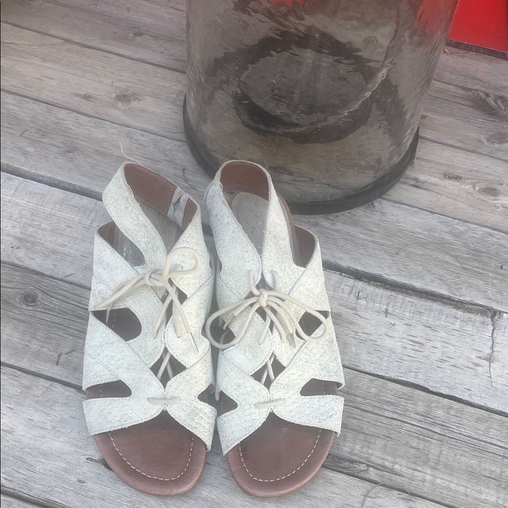 Women's Donald Pliner Lace-Up Cutout Sandals - Cream